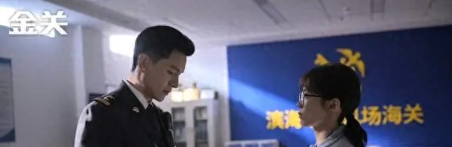 齐奎国丽娜夫妻档第七次同框出演《金关》：现场图