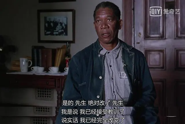 瑞德囚服领口纽扣变化揭示《肖申克的救赎》人物弧光：相关图片