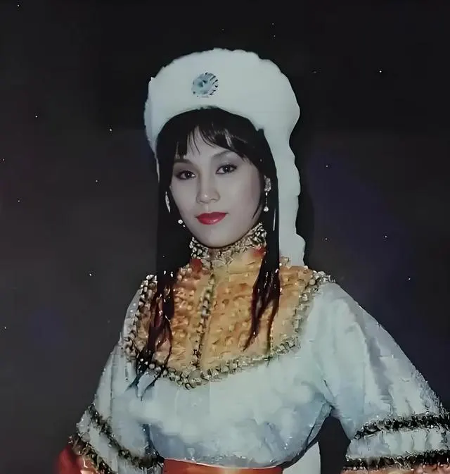 杨盼盼四岁拍戏六十岁执导《少女宿舍》：从穆念慈到幕后掌镜的武侠女将：相关图片